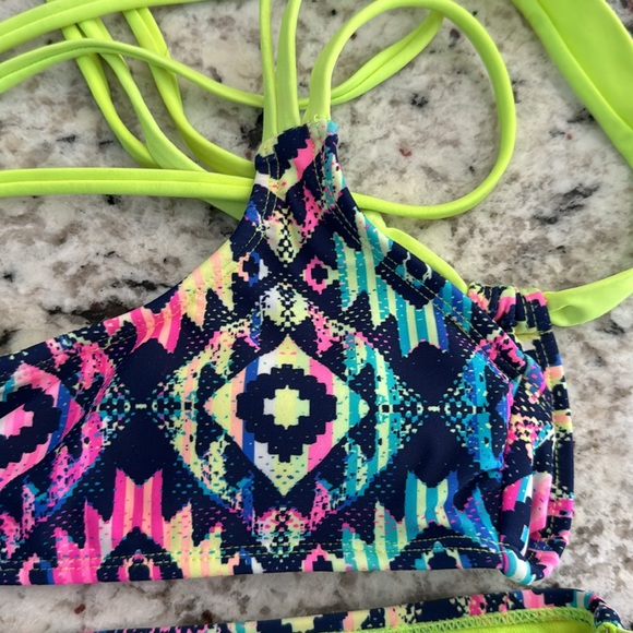 Medium and small bikini; no underwire; vibrant colors; cross cross back - Picture 5 of 6
